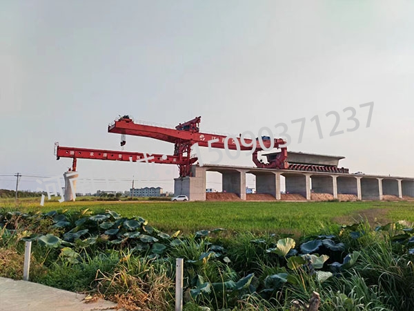江西900噸高鐵架橋機